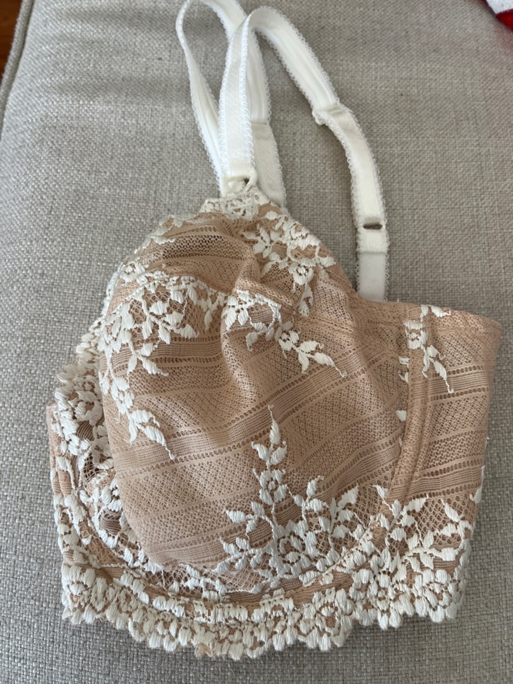 Wacoal Bra 36DDD lace embroidered beige adjustable straps wide back closure NEW